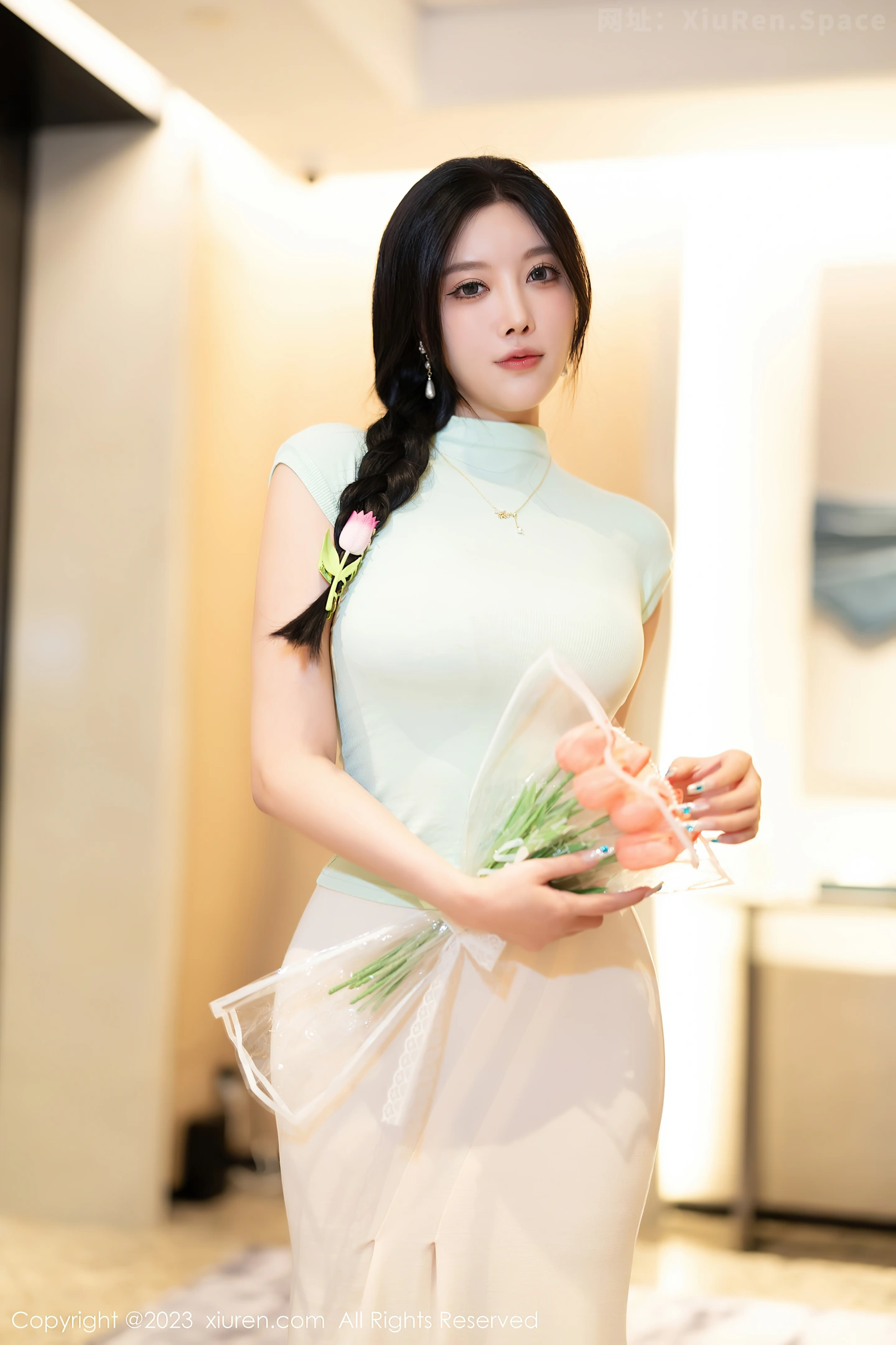 图片[2]-[XiuRen秀人网]VOL.7481 女神杨晨晨Yome淡绿色上衣露白色蕾丝内衣秀丰腴身材诱惑写真84P-秀人网官方网站